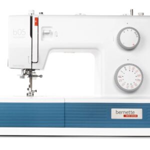 Maszyna do szycia Bernette Heavy Duty 05 ACADEMY z stolikiem + Zestaw Startowy Do Szycia GRATIS
